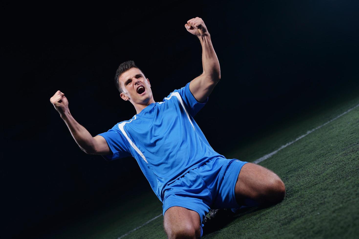 jugadores de fútbol celebrando la victoria foto