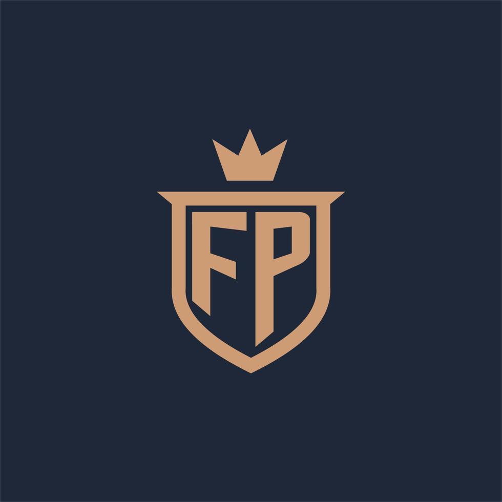 logotipo inicial del monograma fp con estilo de escudo y corona vector