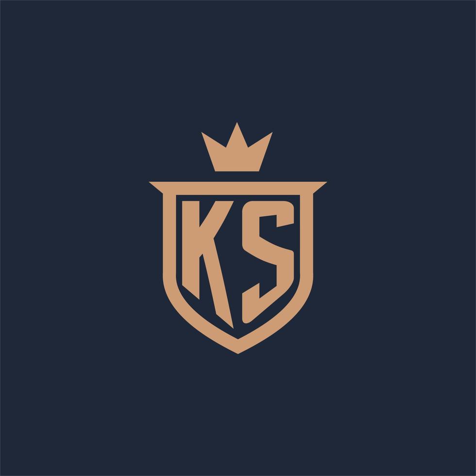 logotipo inicial del monograma ks con estilo de escudo y corona vector