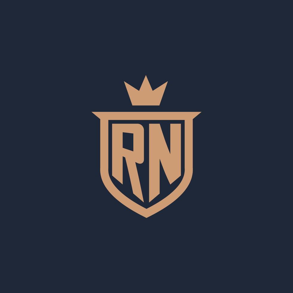 logotipo inicial del monograma rn con estilo de escudo y corona vector