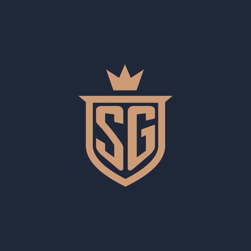 logotipo inicial del monograma sg con estilo de escudo y corona vector