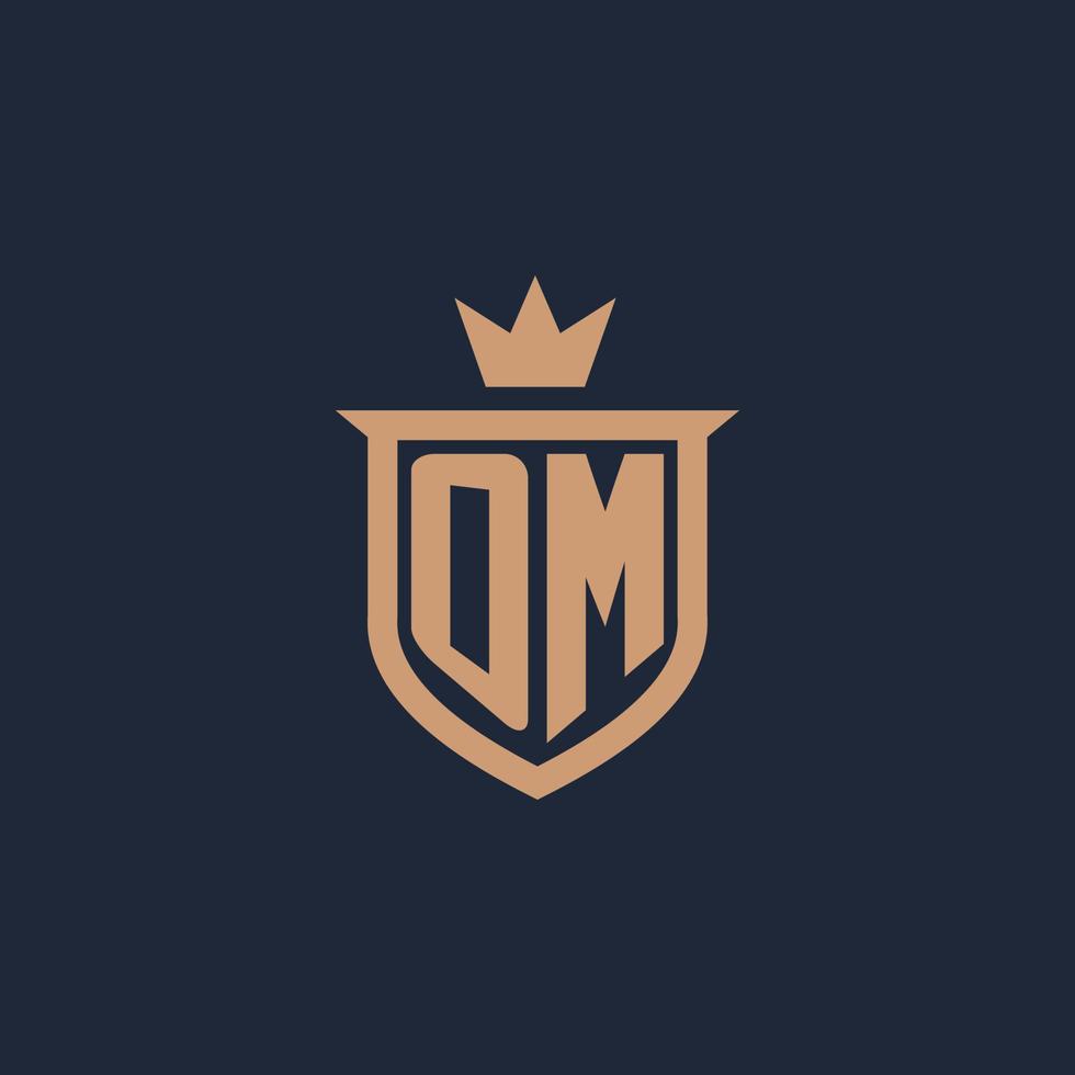 logotipo inicial del monograma om con estilo de escudo y corona vector