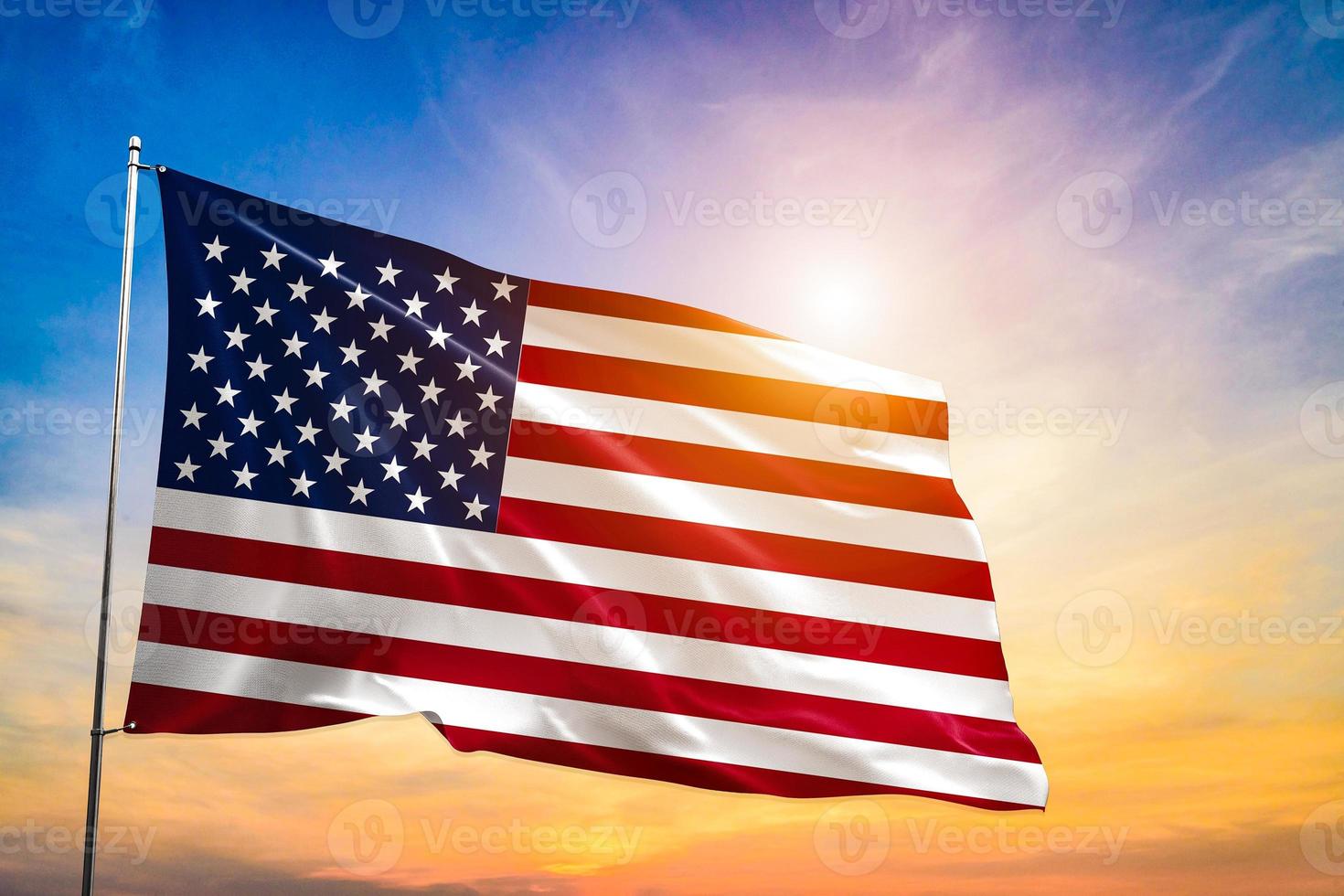 bandera americana en el cielo. bandera de estados unidos en el fondo del cielo foto