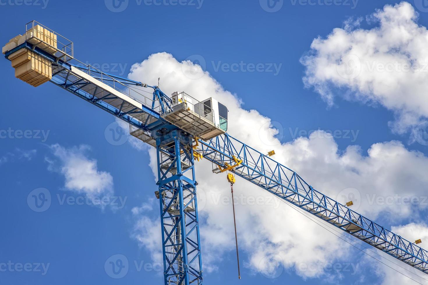 【原画】『Crane in the Clouds』 Tower Crane with Clouds Background · Free Stock Photo
