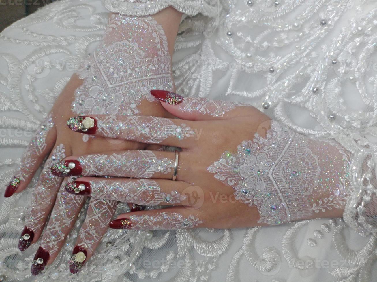 hermosa henna para preparar el día de la boda foto