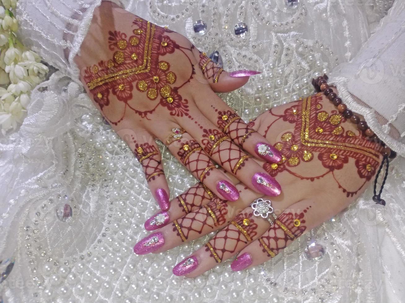 beautiful henna to prepare for the wedding day photo