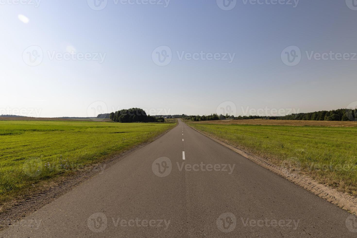 carretera de alta calidad para el tráfico en las zonas rurales foto