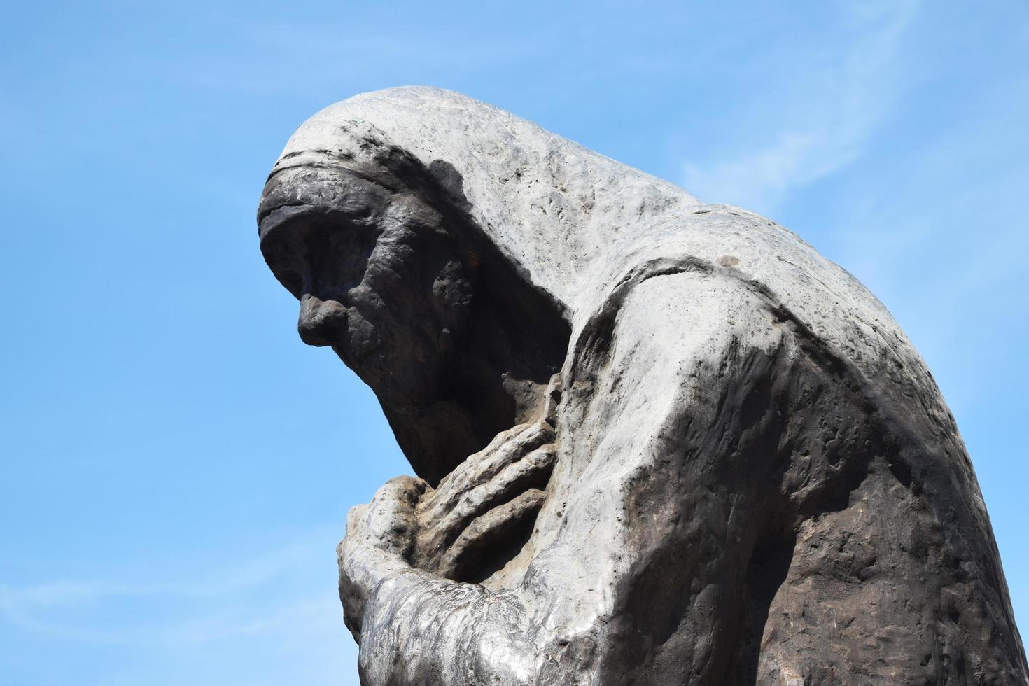 monumento a la madre teresa, albania - 23 de agosto de 2022. albania,shkoder foto