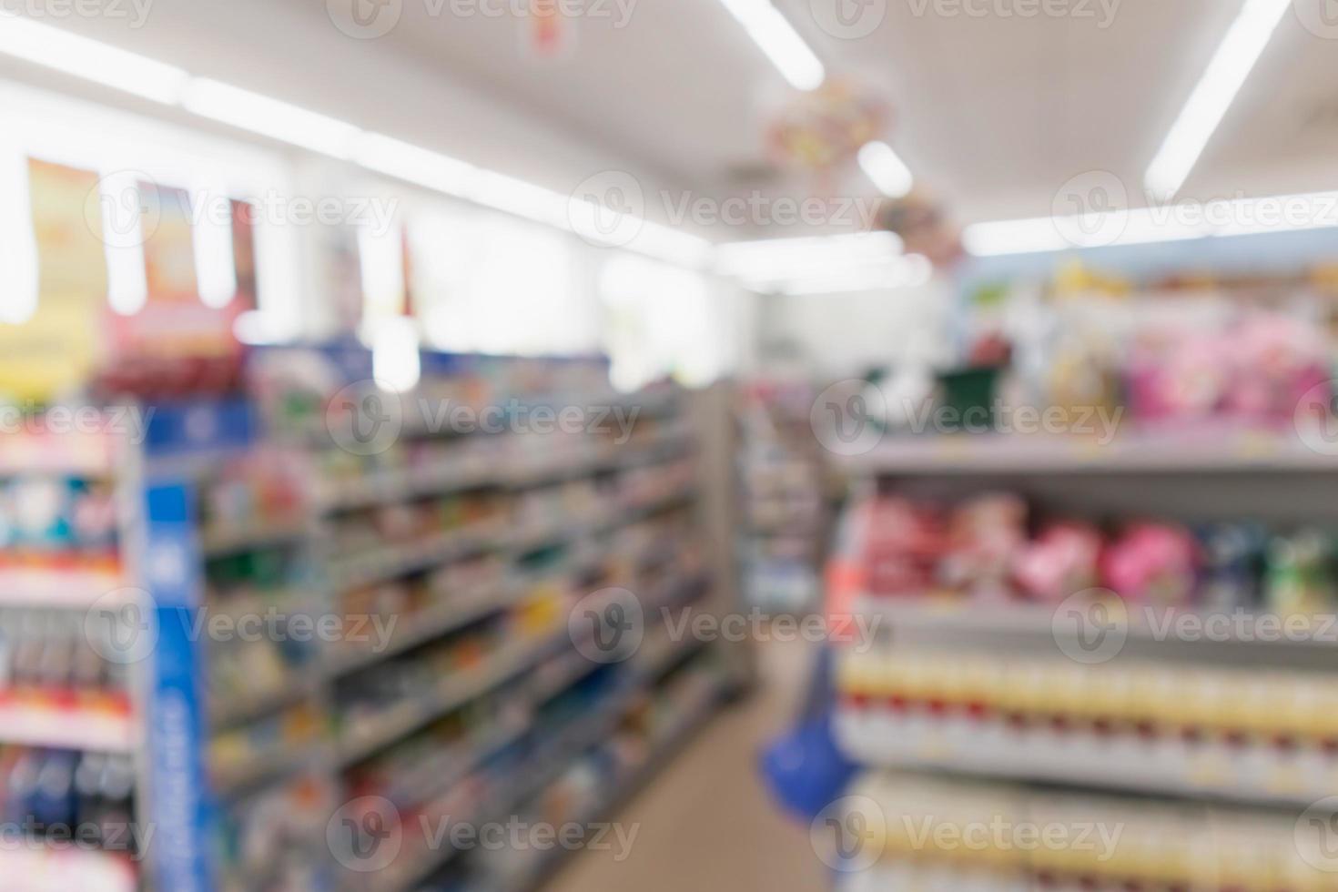desenfoque abstracto supermercado tienda de conveniencia pasillo y estantes de productos interior fondo desenfocado foto