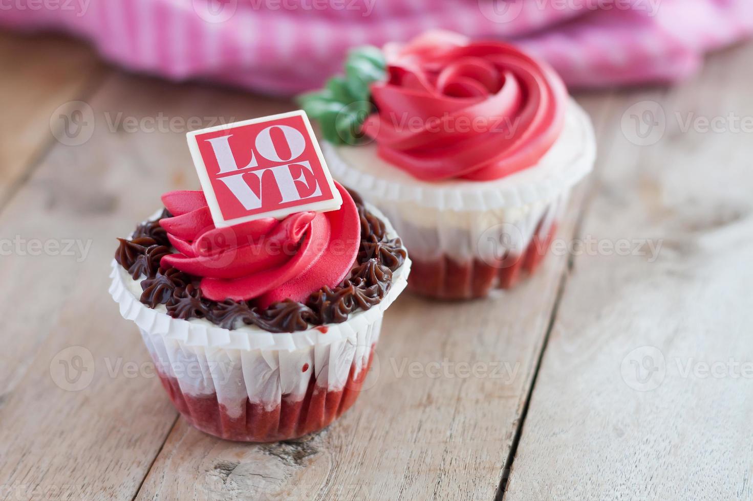 red rose cupcakes on wooden table photo