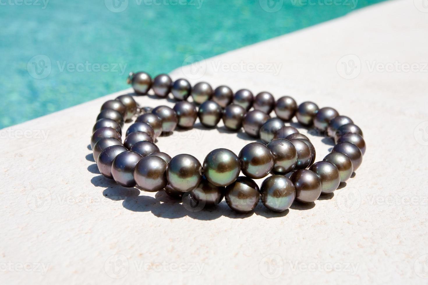 black pearl necklace photo
