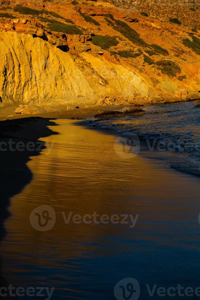 hermosa foto de paisaje de la isla de creta, grecia. naturaleza de verano de creta. chill turismo desde el mar mediterraneo