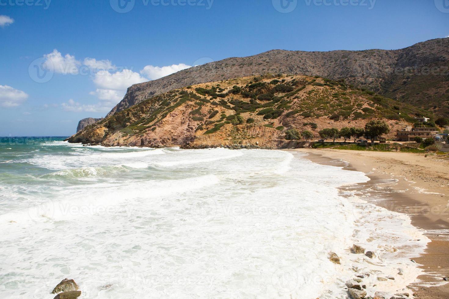 hermosa foto de paisaje de la isla de creta, grecia. naturaleza de verano de creta. chill turismo desde el mar mediterraneo