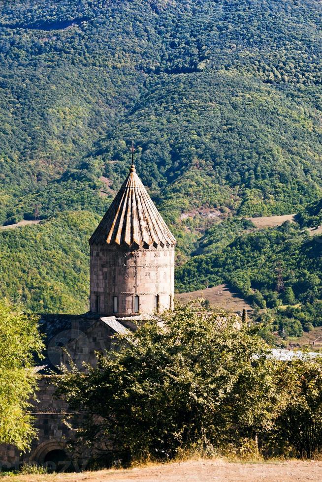 torre del monasterio de tatev en armenia foto