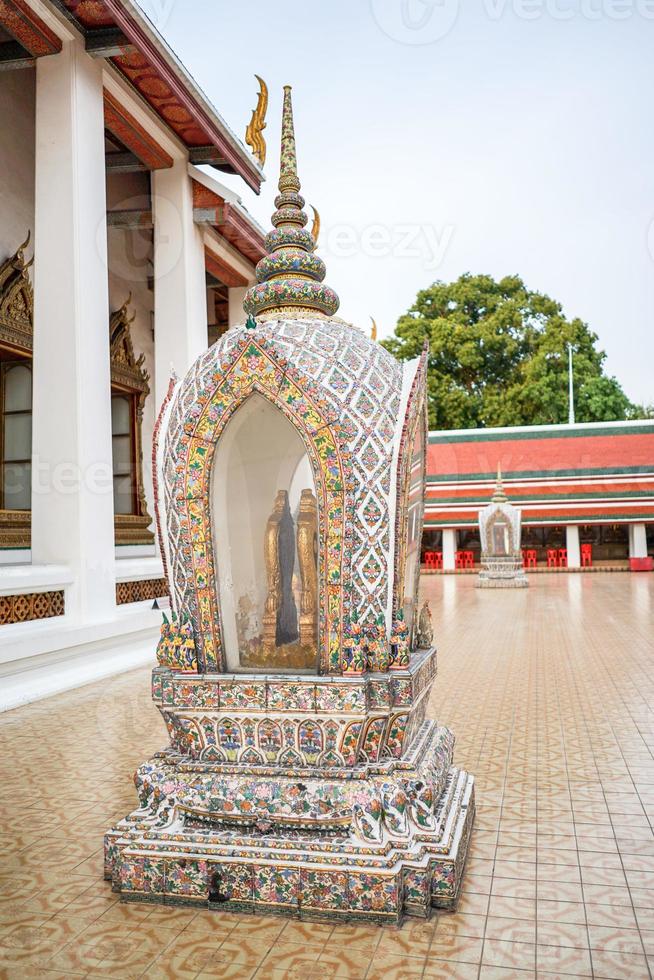 ambiente del templo de tailandia alrededor del monte dorado, bangkok, tailandia foto