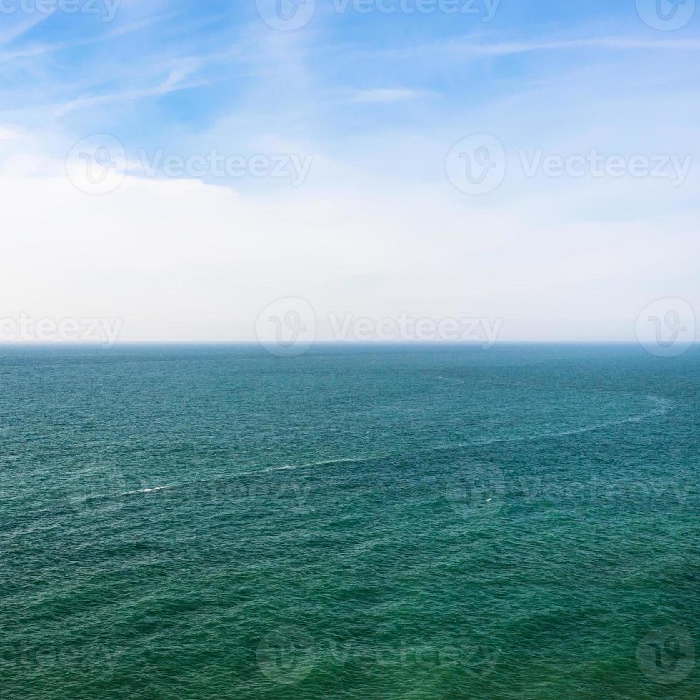 vista del canal inglés desde cap gris-nez foto