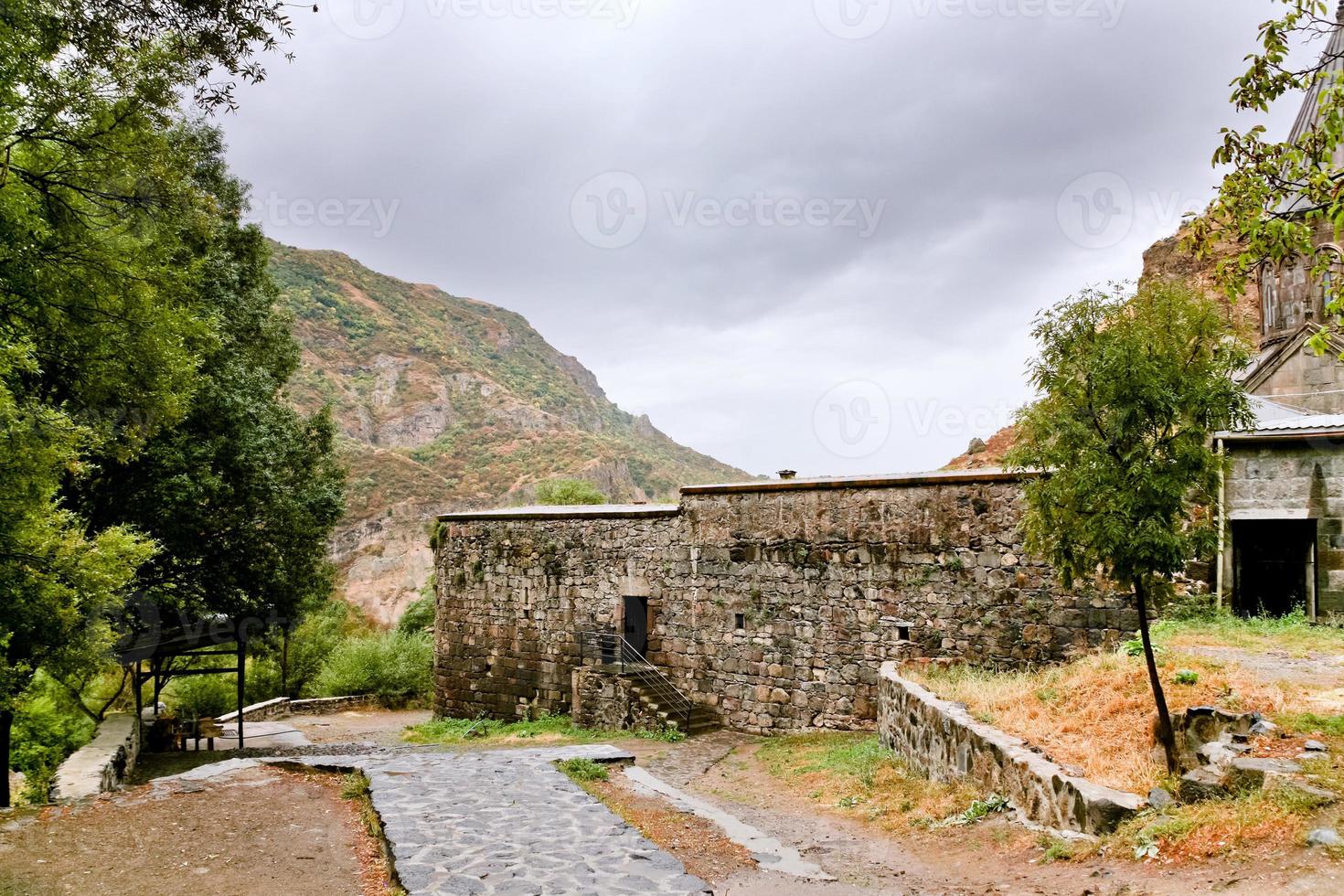 monasterio geghard medieval en armenia foto