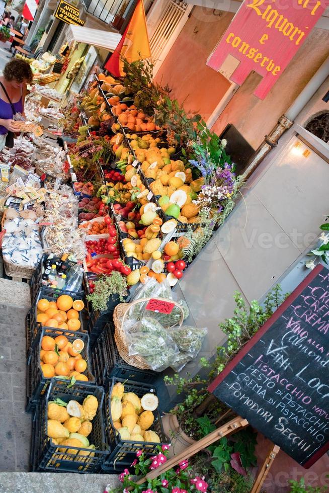 verdulería en taormina, sicilia foto