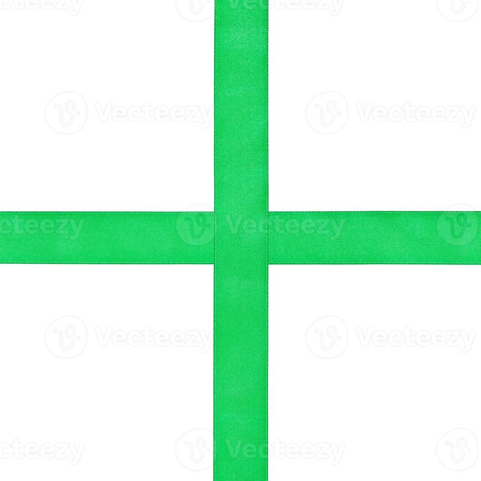 Cruz de cintas de raso verde aislado foto