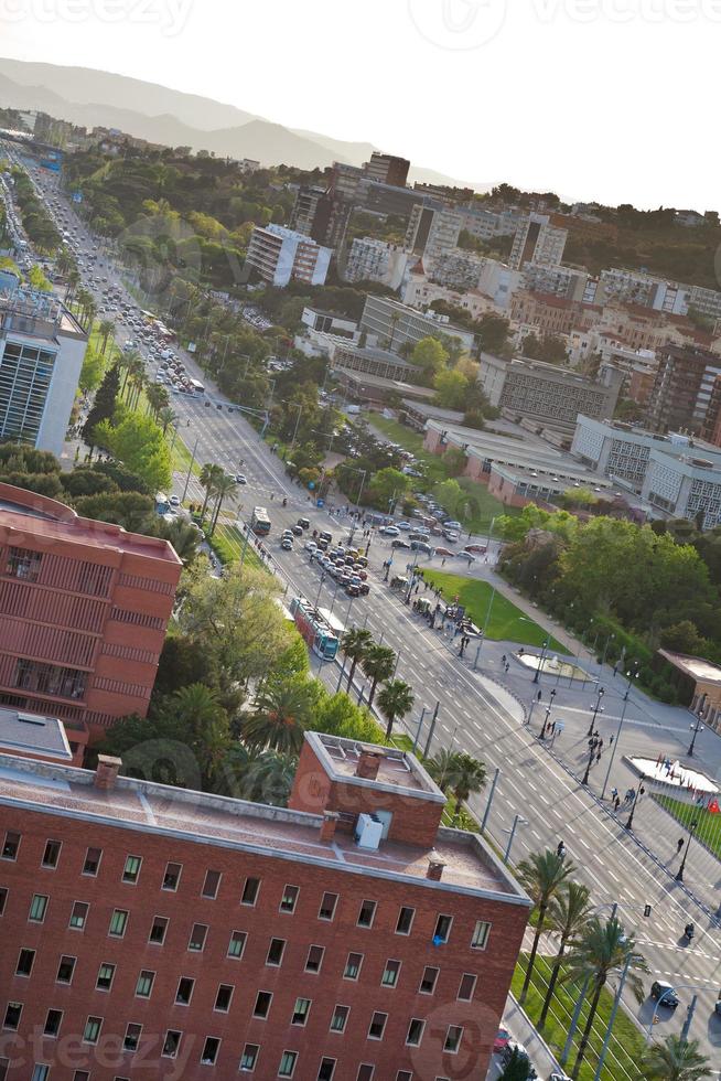 avenida diagonal y jardín del palacio real de pedralbes en barcelona foto