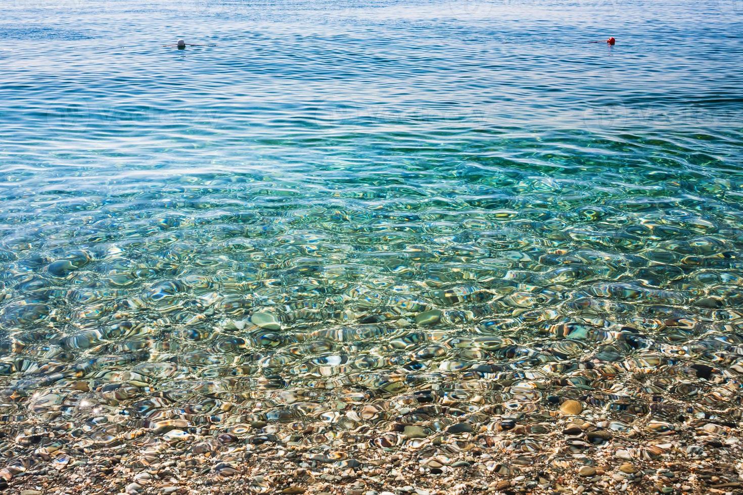 agua en la playa marina di cottone en el mar jónico foto