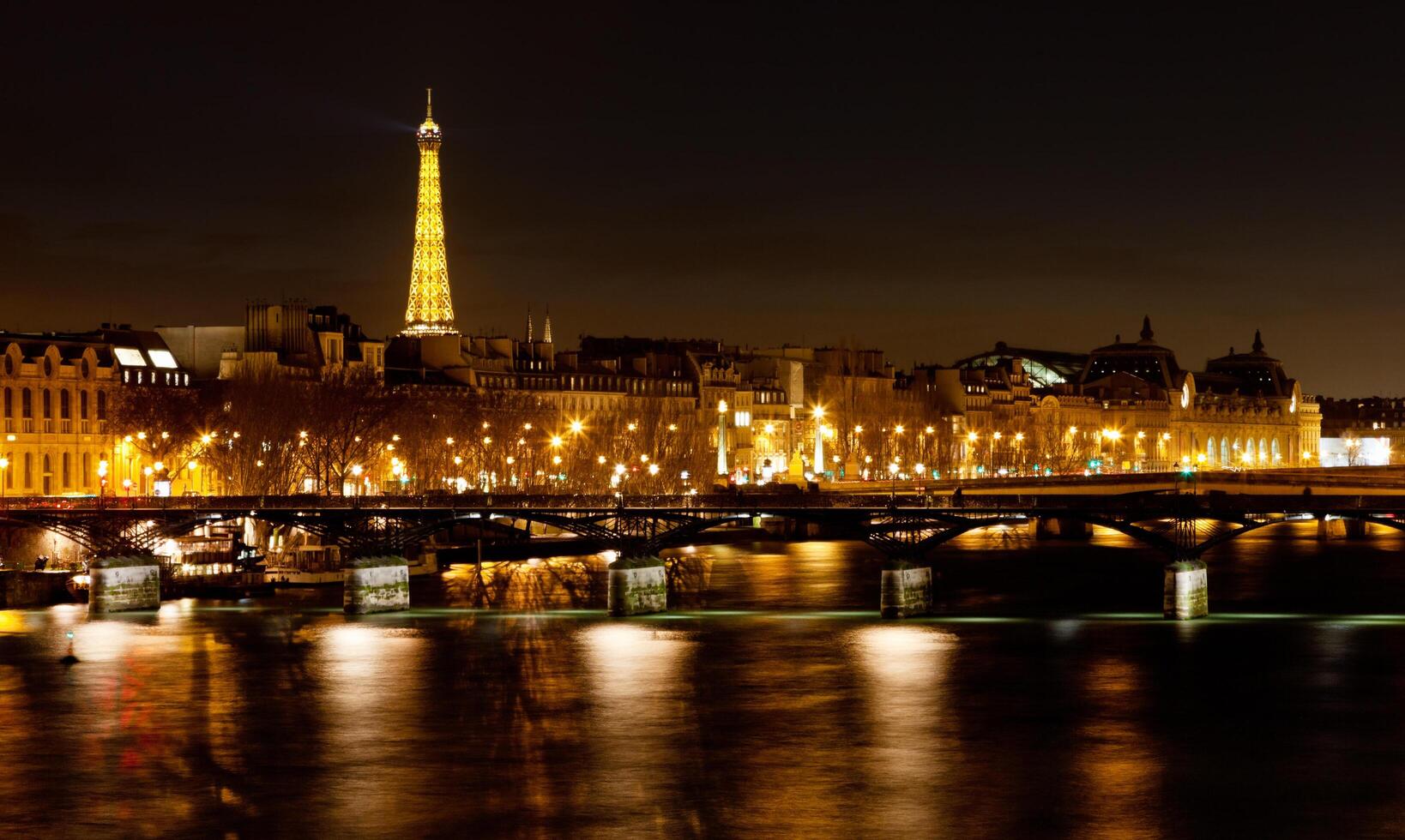 トップス JEANPAULGAULTIER The Night View of Paris Pont des Arts in Paris at night 11691463 Stock Photo at Vecteezy