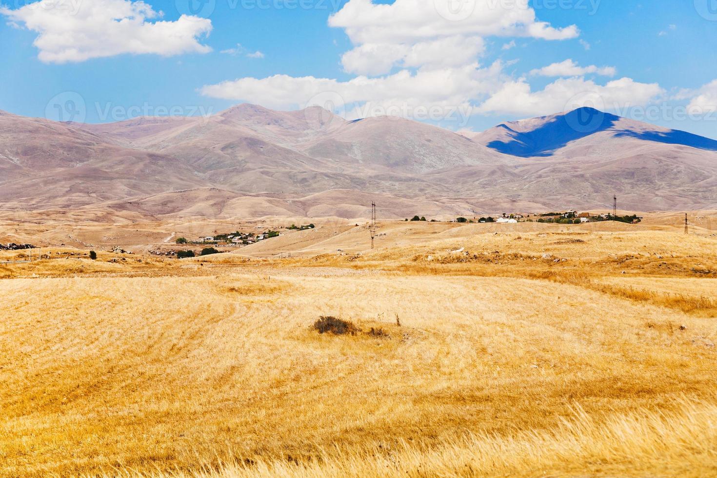 meseta montañosa en armenia foto