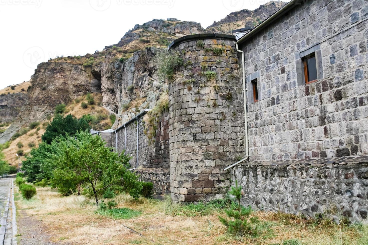 monasterio geghard medieval en armenia foto