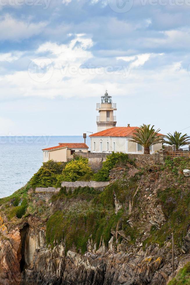 faro de cudillero, asturias, norte de españa foto