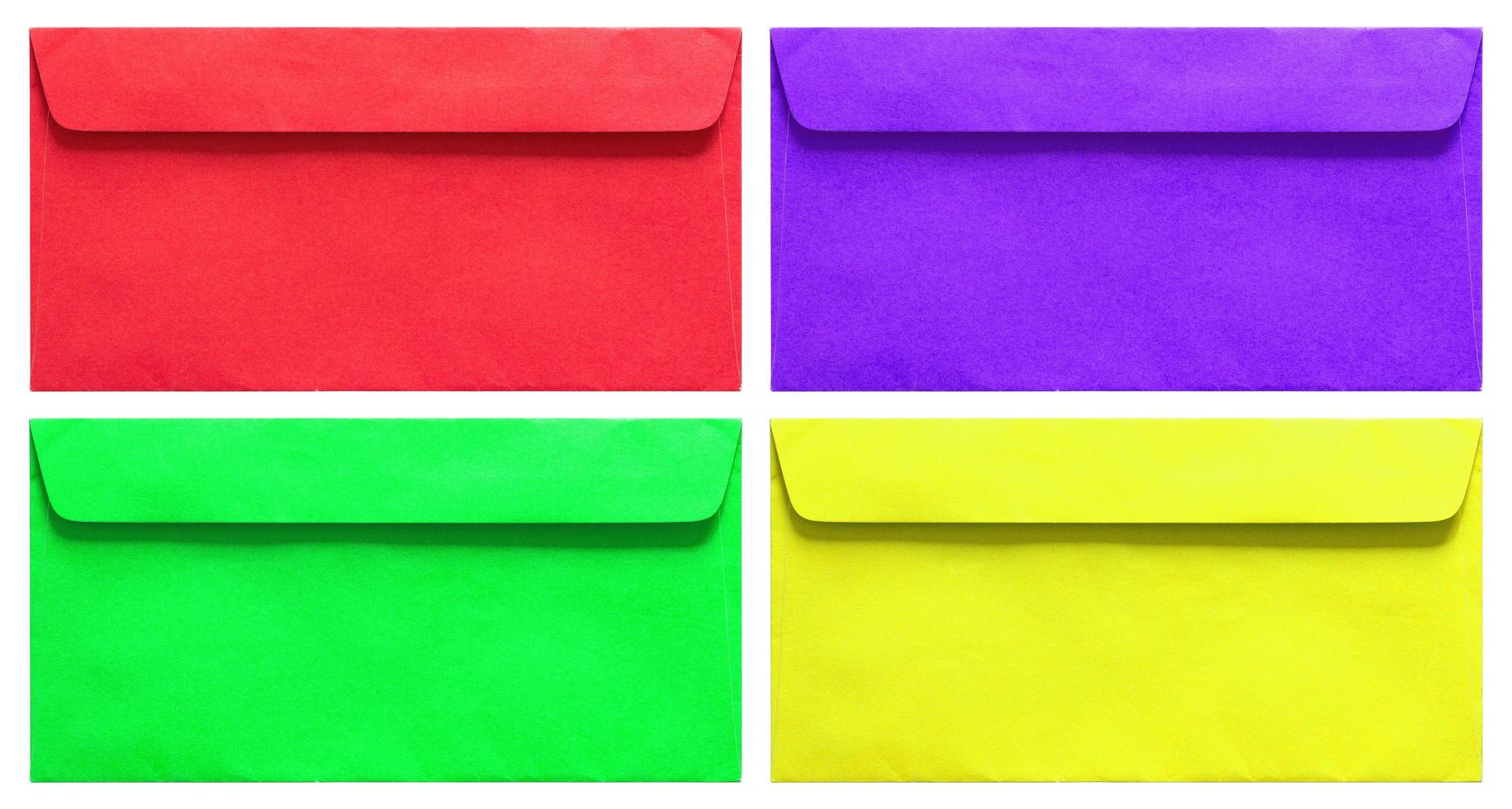 conjunto de sobres coloridos aislados en blanco con trazado de recorte foto
