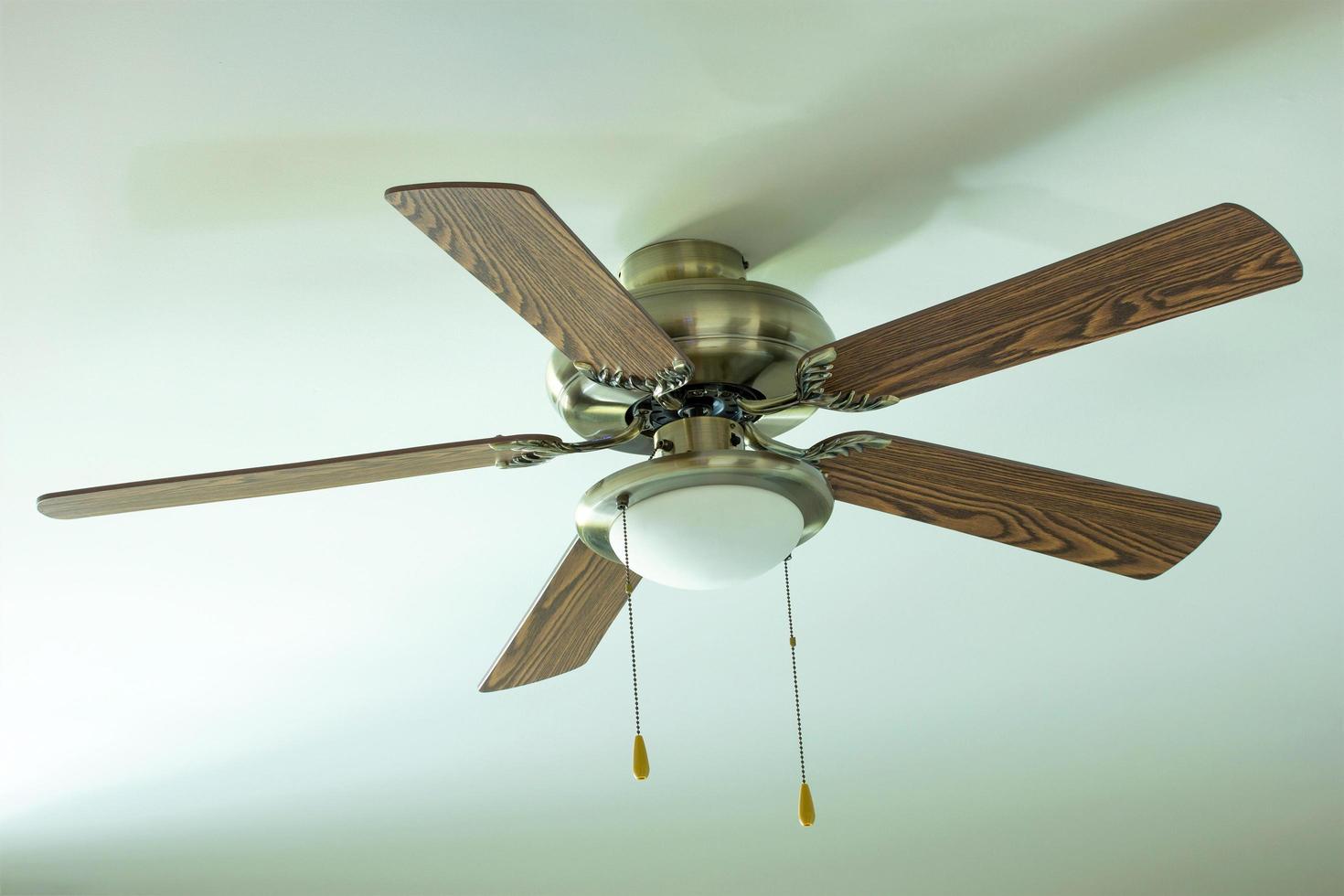 ventilador de techo en la habitación foto