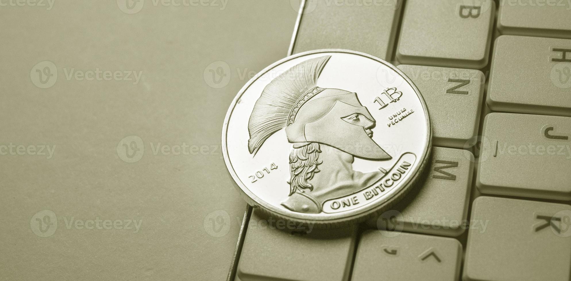 moneda criptográfica titan bit coin foto