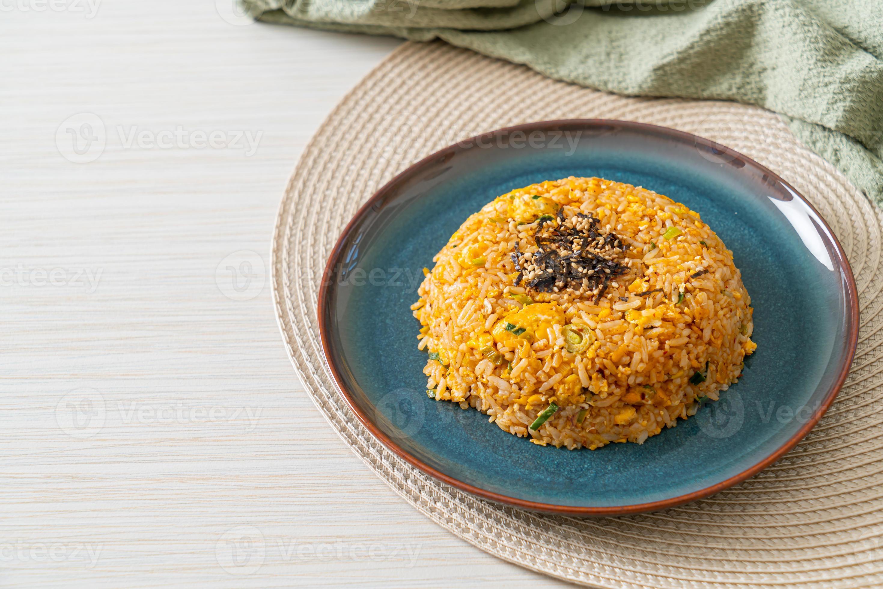 fried rice with egg in Korean style 11705617 Stock Photo at Vecteezy