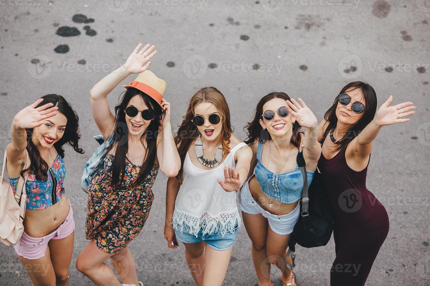 jovencitas cinco hermosas jovencitas 11728527 Foto de stock en Vecteezy
