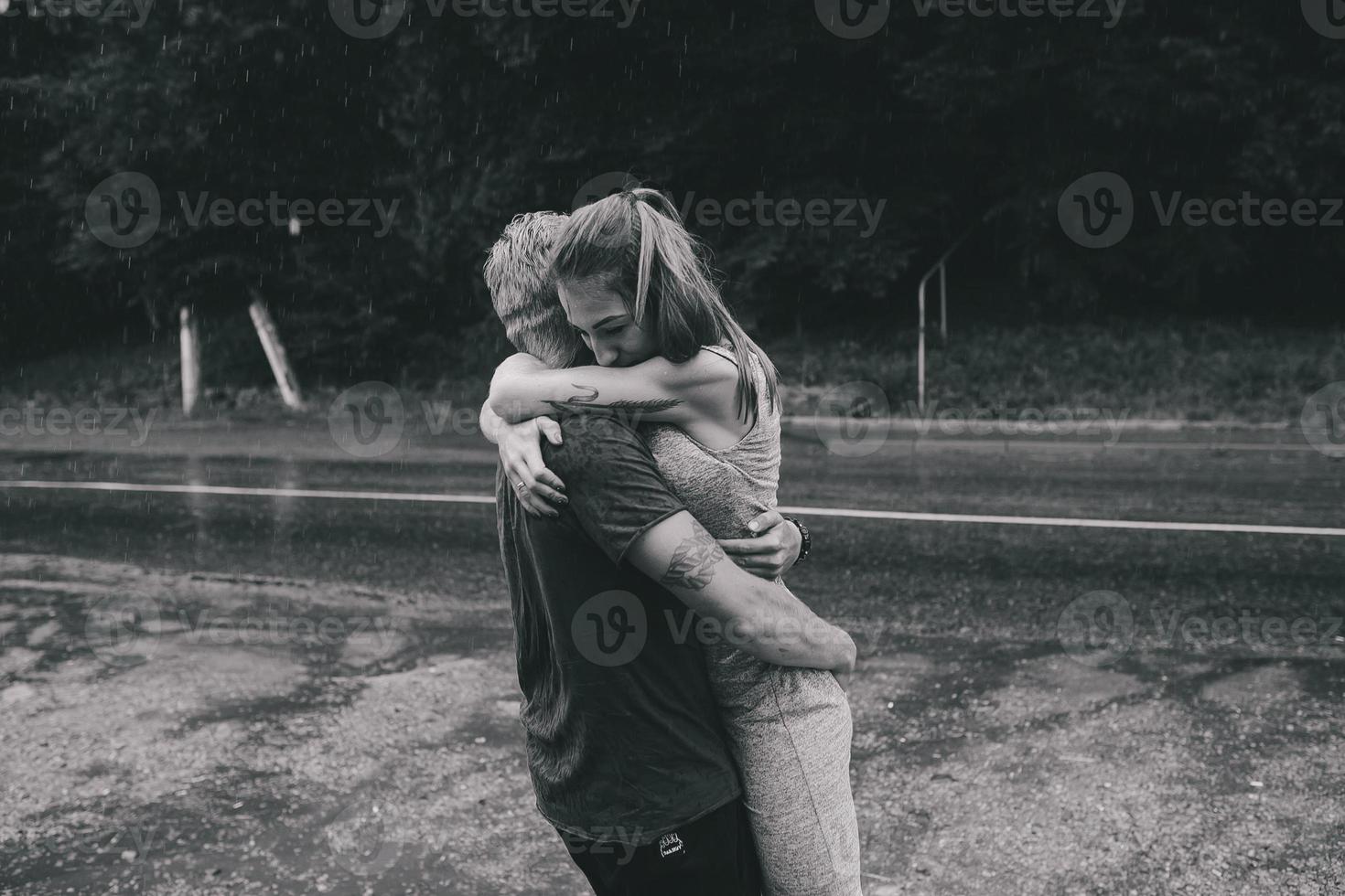 man throws up his girlfriend photo