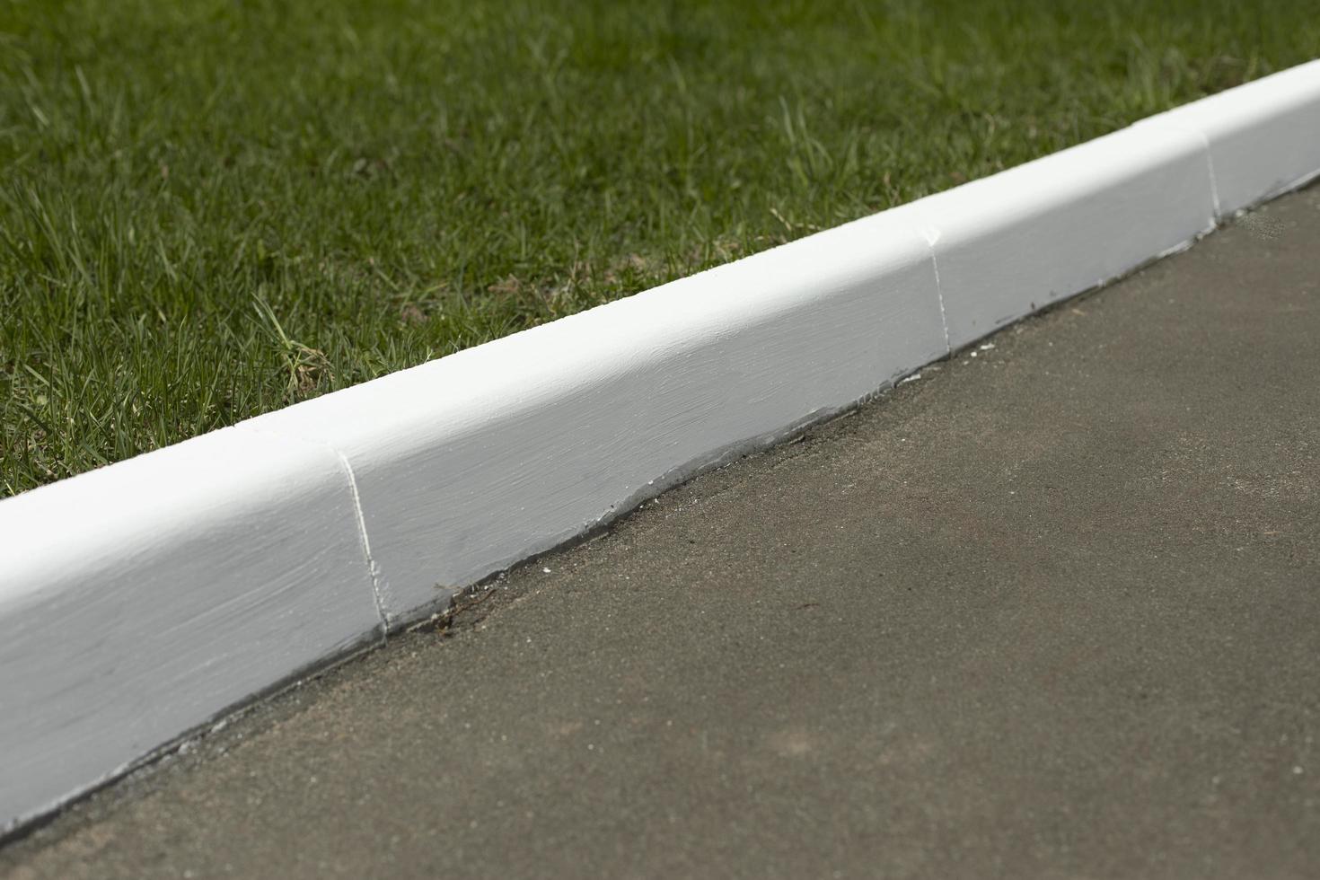 white-curb-on-road-landscaping-in-park-11732452-stock-photo-at-vecteezy