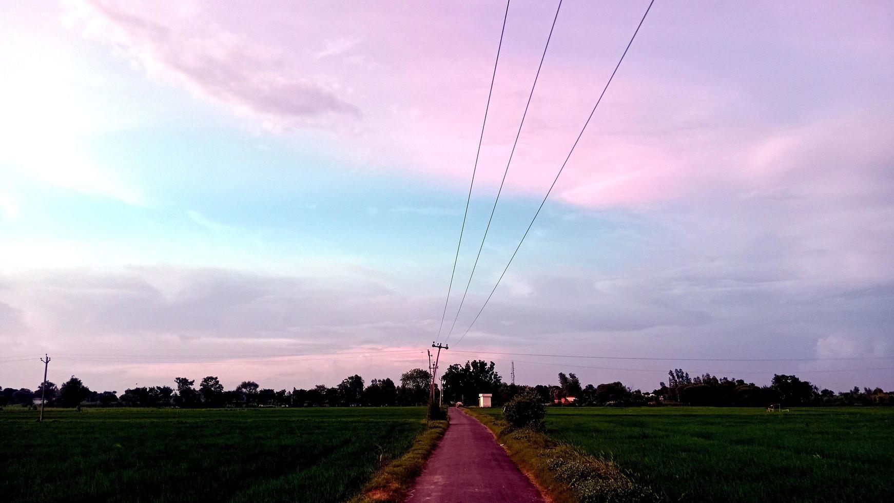 fondo de la vista del pueblo en el tiempo de la tarde foto