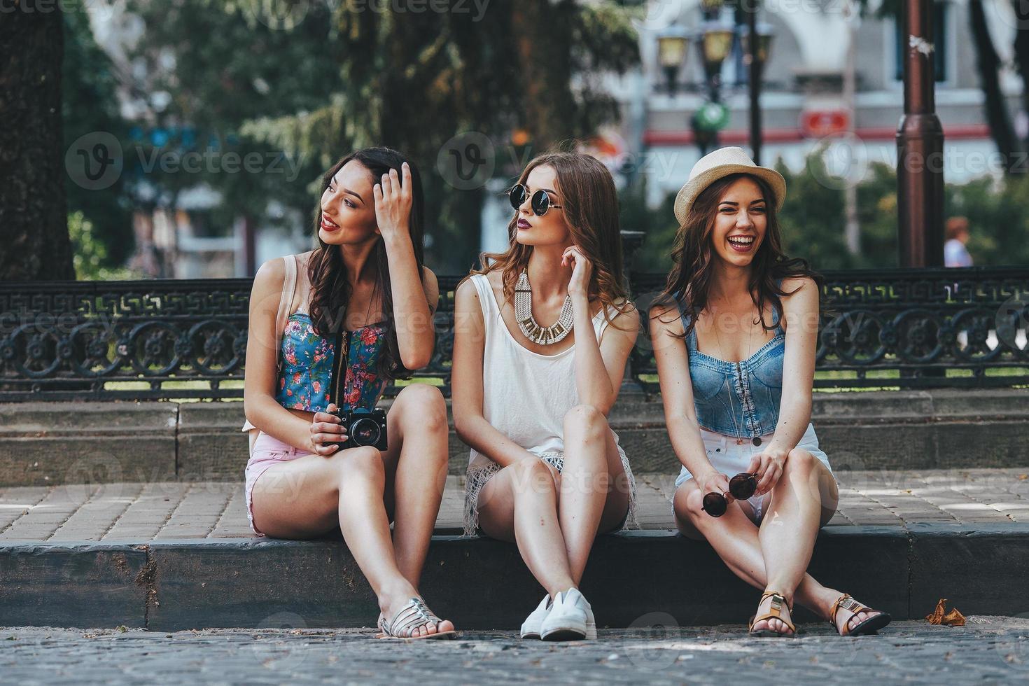 jovencitas tres hermosas jovencitas 11746382 Foto de stock en Vecteezy