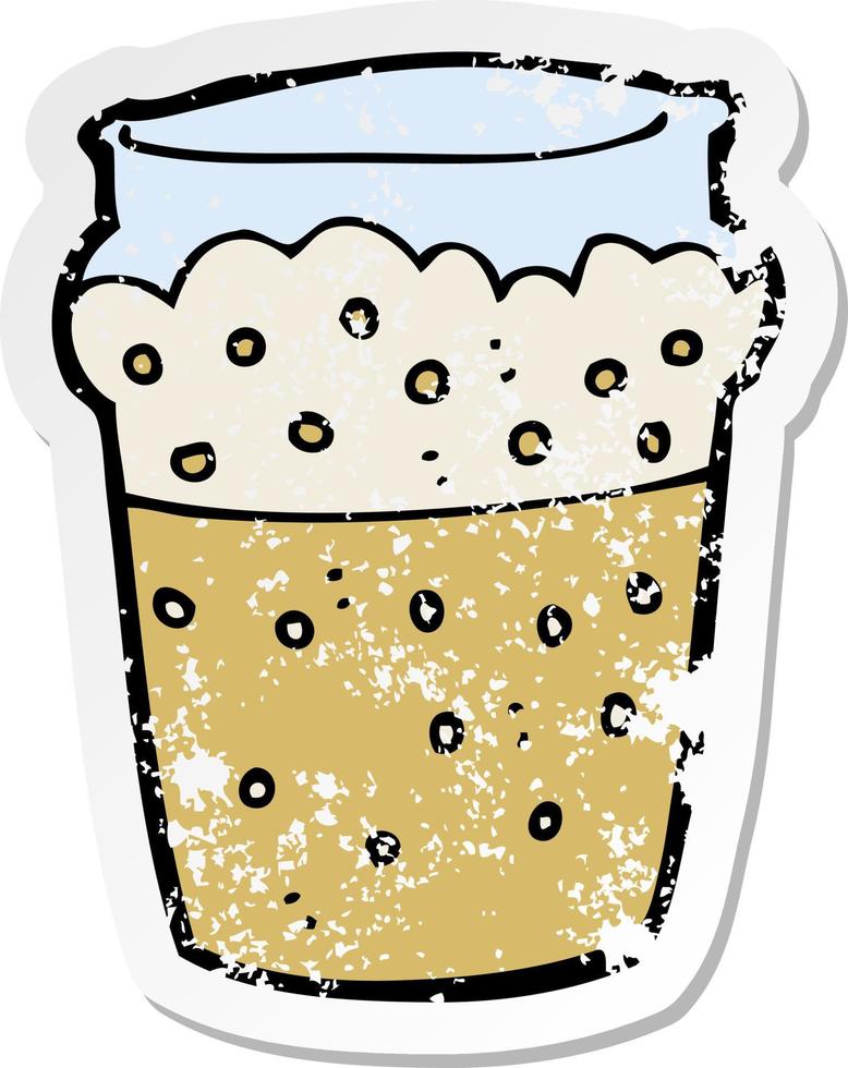 pegatina retro angustiada de un vaso de cerveza de dibujos animados vector