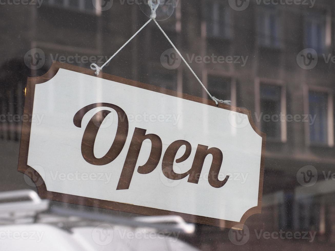 muestra de la tienda abierta foto