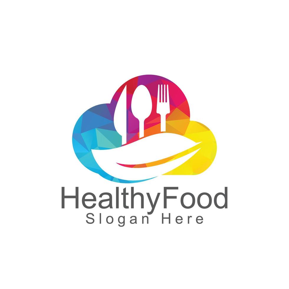 plantilla de logotipo de nube de alimentos saludables. logotipo de alimentos orgánicos con símbolo de cuchara, tenedor, cuchillo y hoja. vector