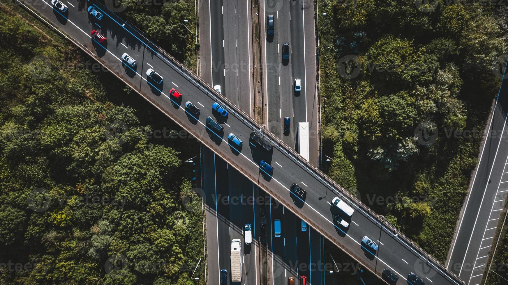 vista aérea de la concurrida autopista foto