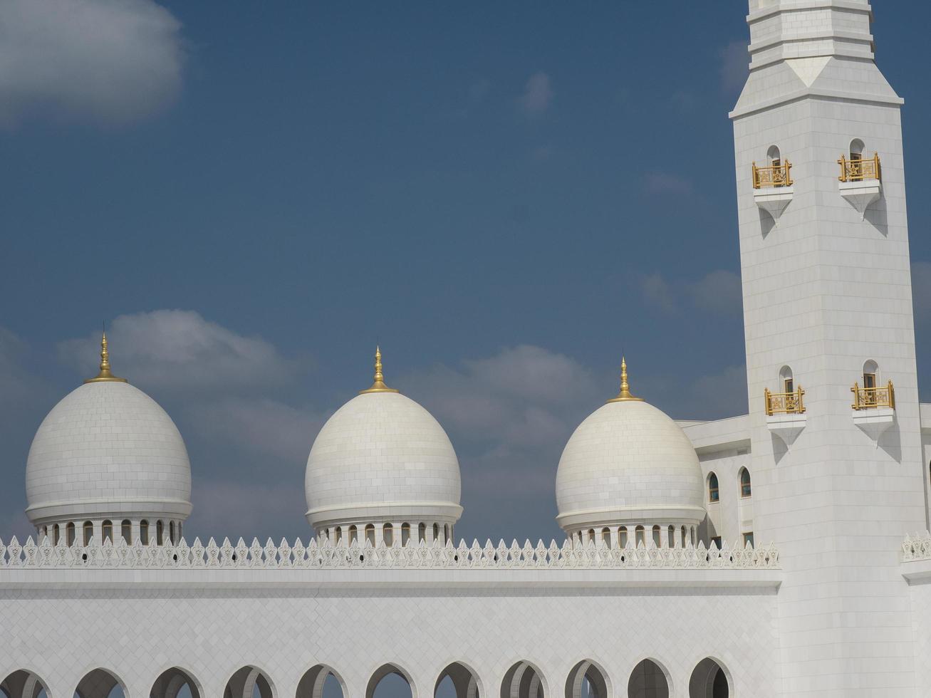 mosque in abu dhabi photo