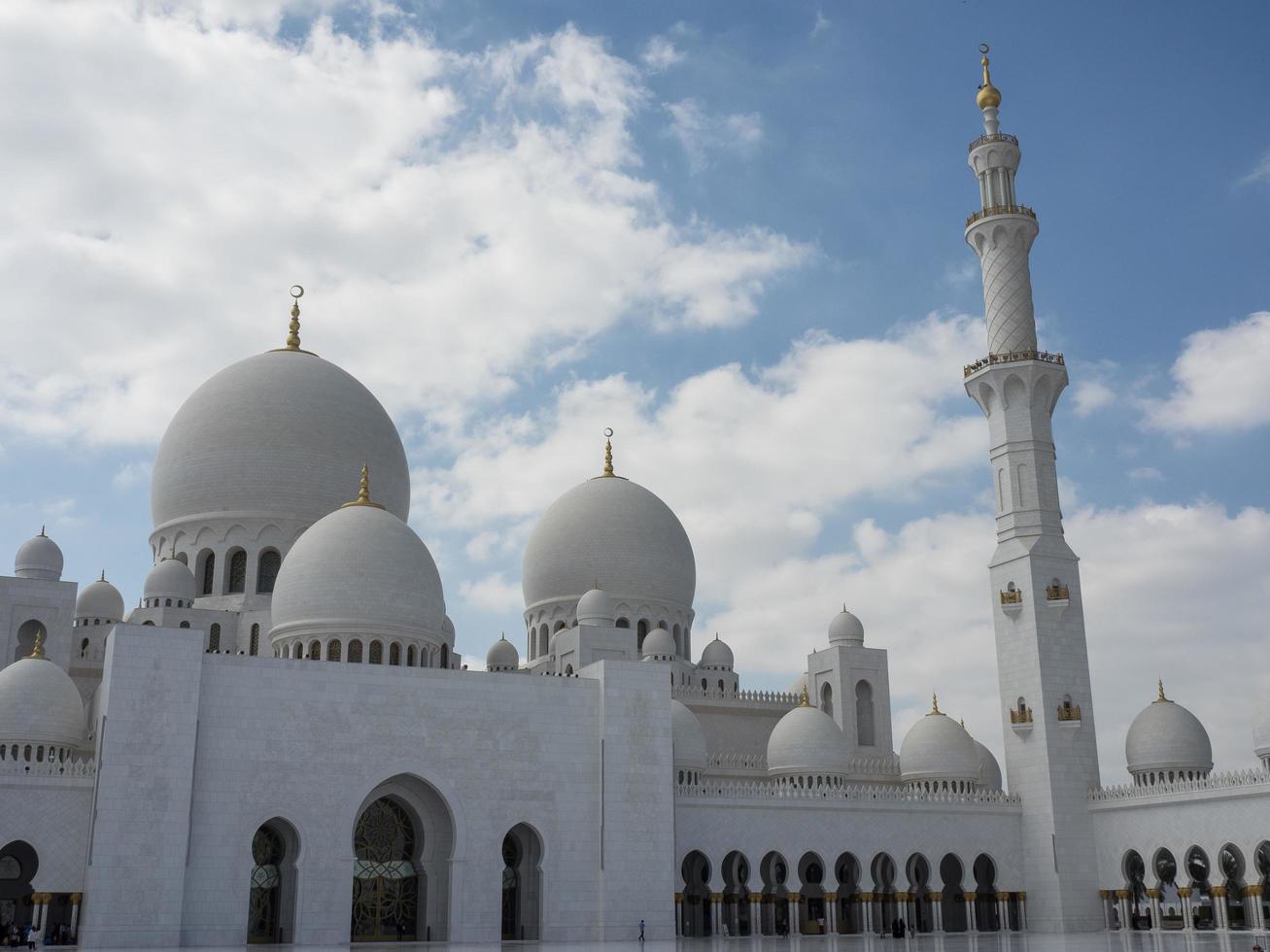 the city of abu dhabi photo