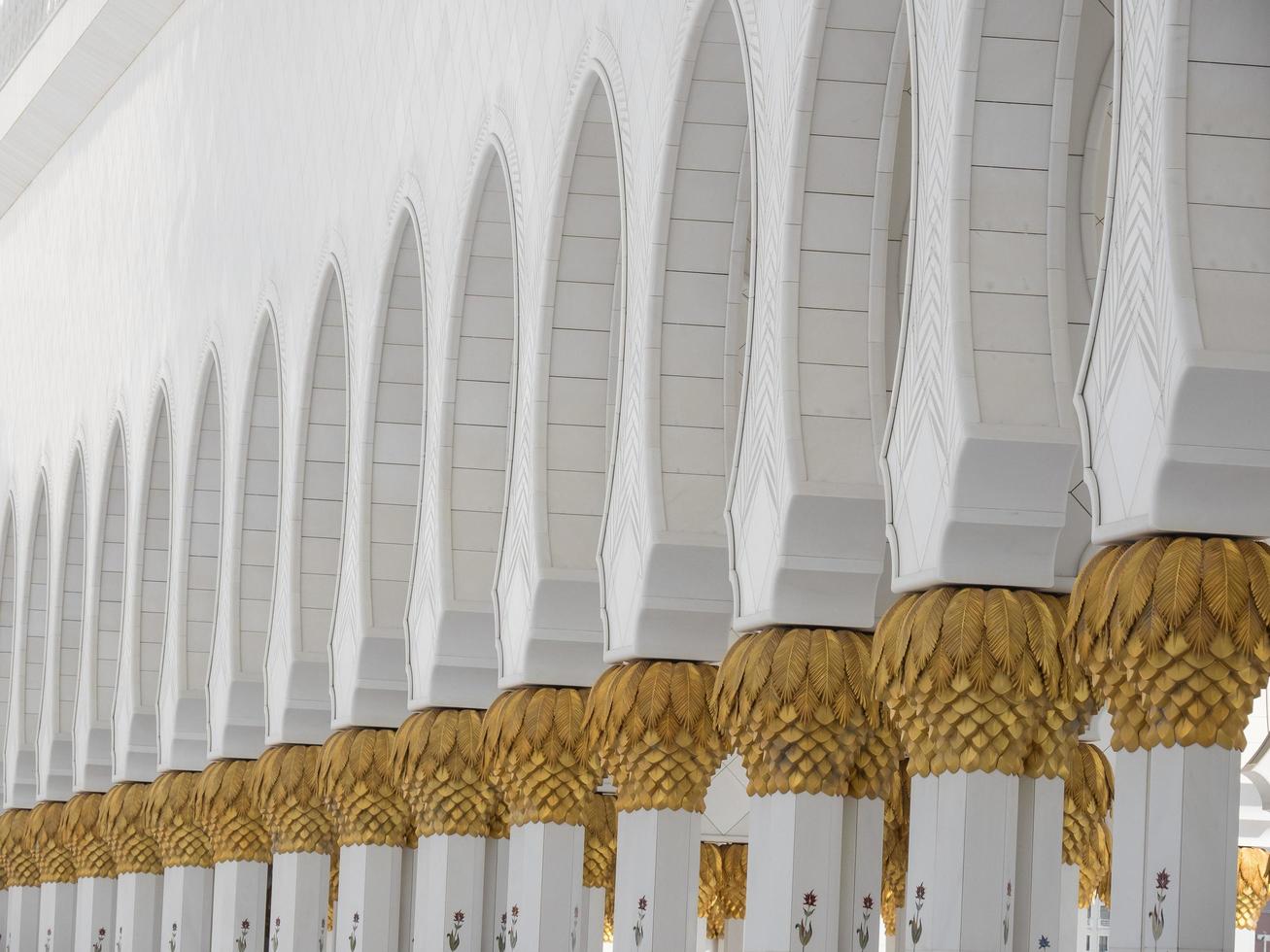 mosque in abu dhabi photo