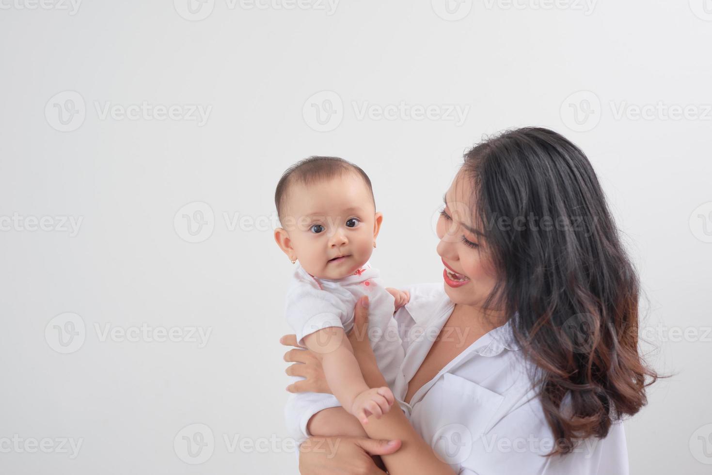 retrato de la imagen asiática del estilo de vida de la madre y el bebé foto