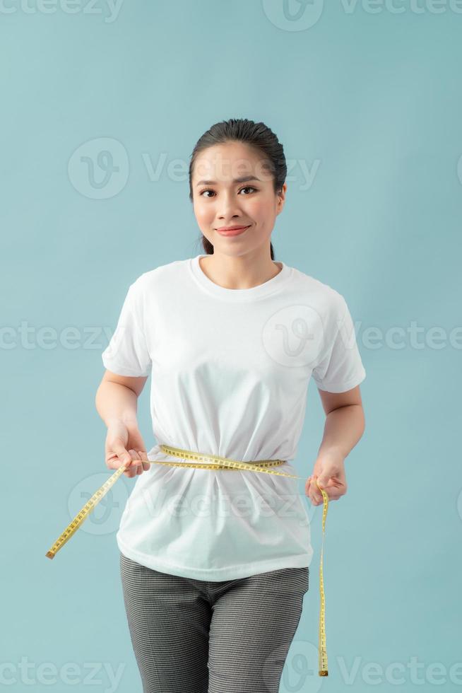 ropa deportiva figura delgada centímetro hermosa mujer cinta foto