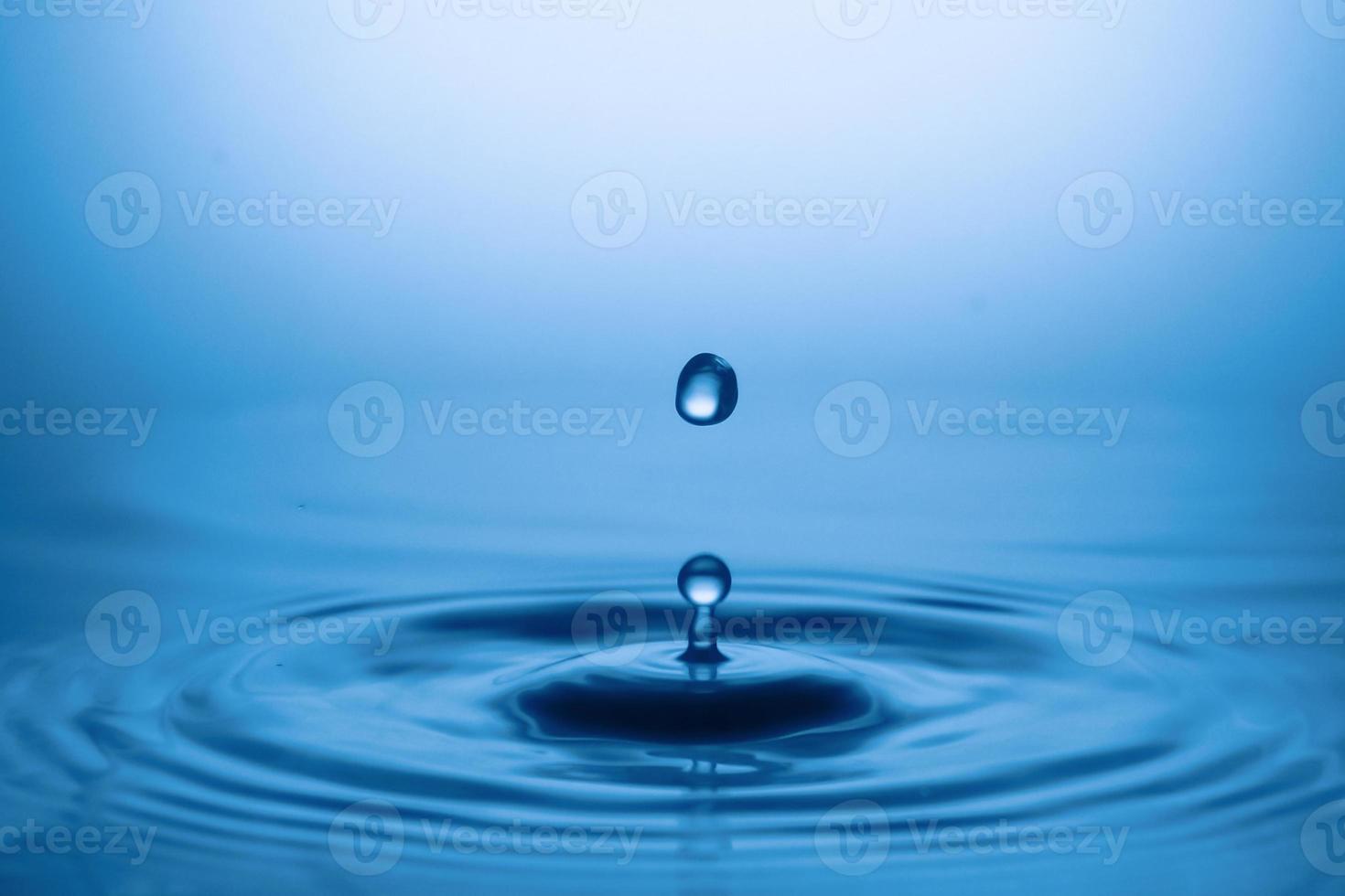 gotas de agua y salpicaduras. concepto de fondo abstracto de forma de agua. foto