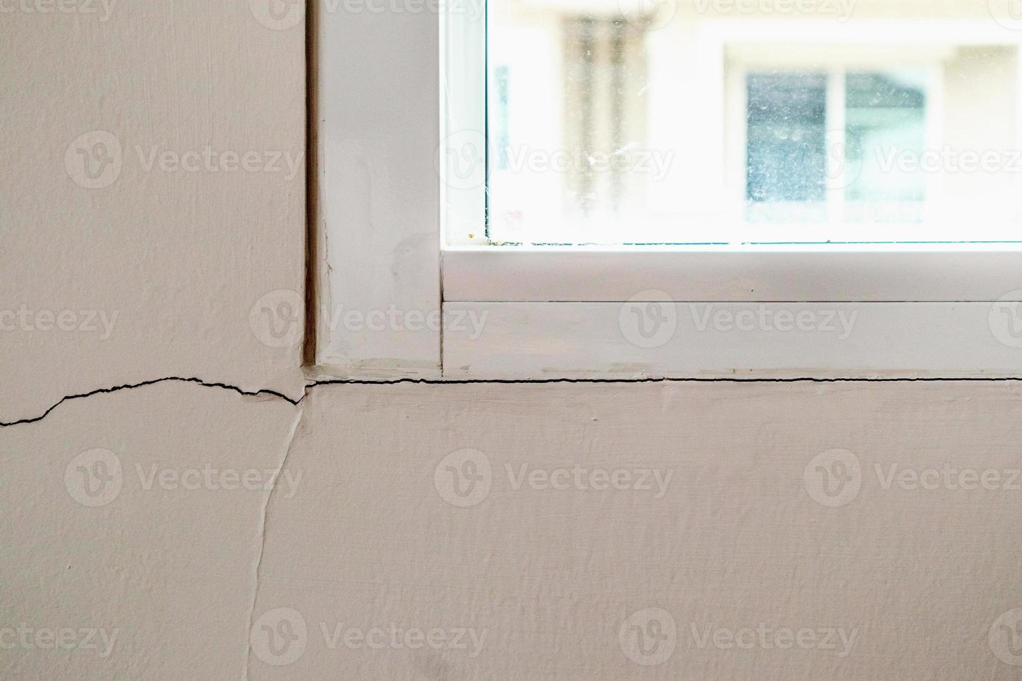 New house wall crack near window frame 11827410 Stock Photo at Vecteezy