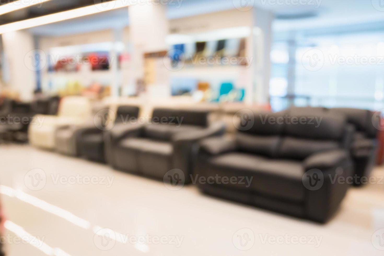 sofá borroso abstracto en la tienda de muebles fondo interior de la tienda para la exhibición de productos de montaje foto
